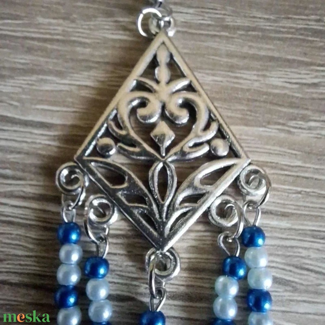 Ezeregyéjszaka Fülbevalója - Ezüstszínű Filigrán és Kék-Gyöngyház Gyöngyök - ékszer - fülbevaló - lógó fülbevaló - Meska.hu