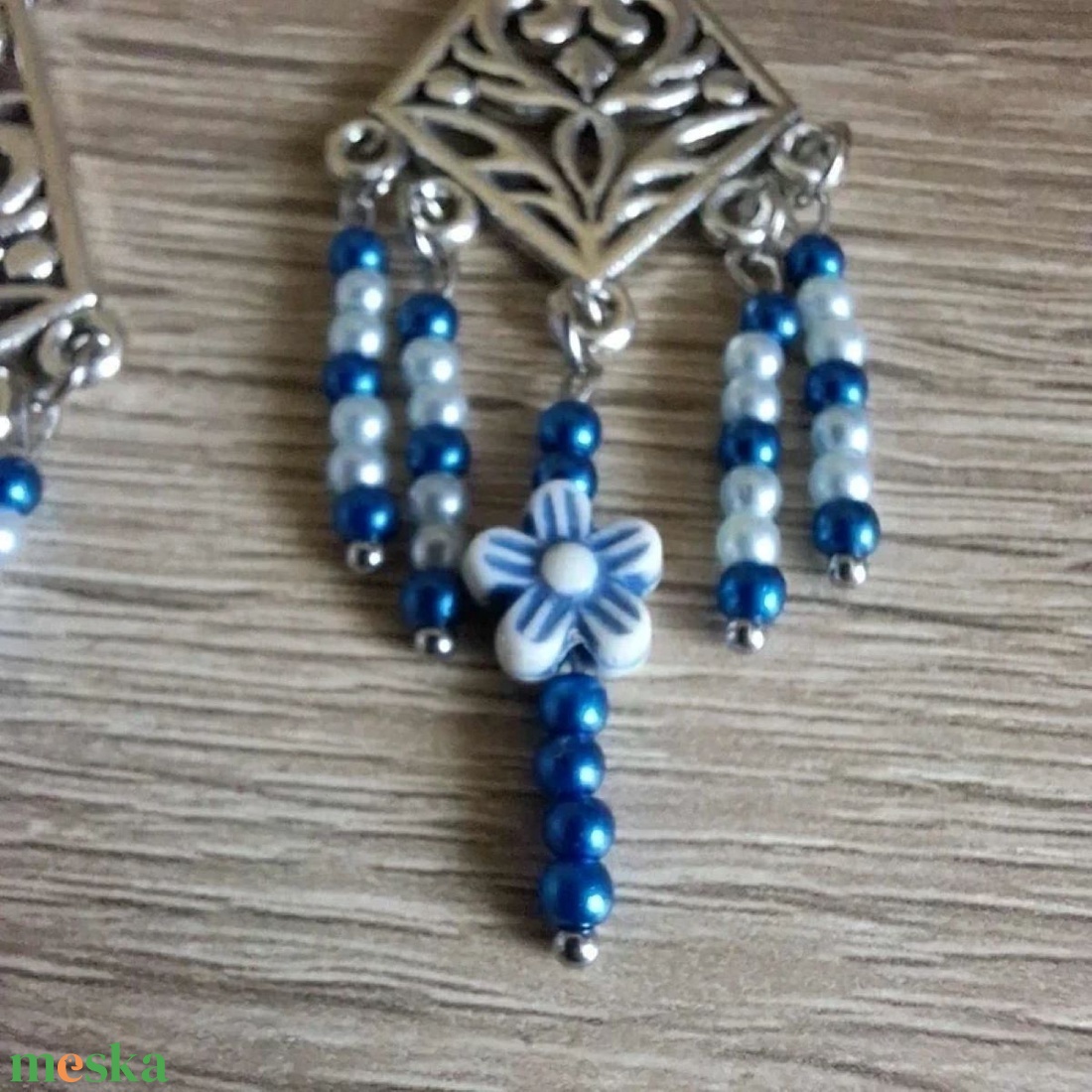 Ezeregyéjszaka Fülbevalója - Ezüstszínű Filigrán és Kék-Gyöngyház Gyöngyök - ékszer - fülbevaló - lógó fülbevaló - Meska.hu