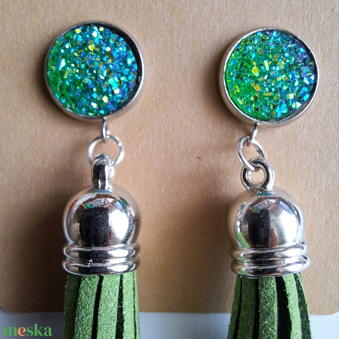 Smaragd Zöld Bojtos Fülbevaló - ékszer - fülbevaló - lógó fülbevaló - Meska.hu