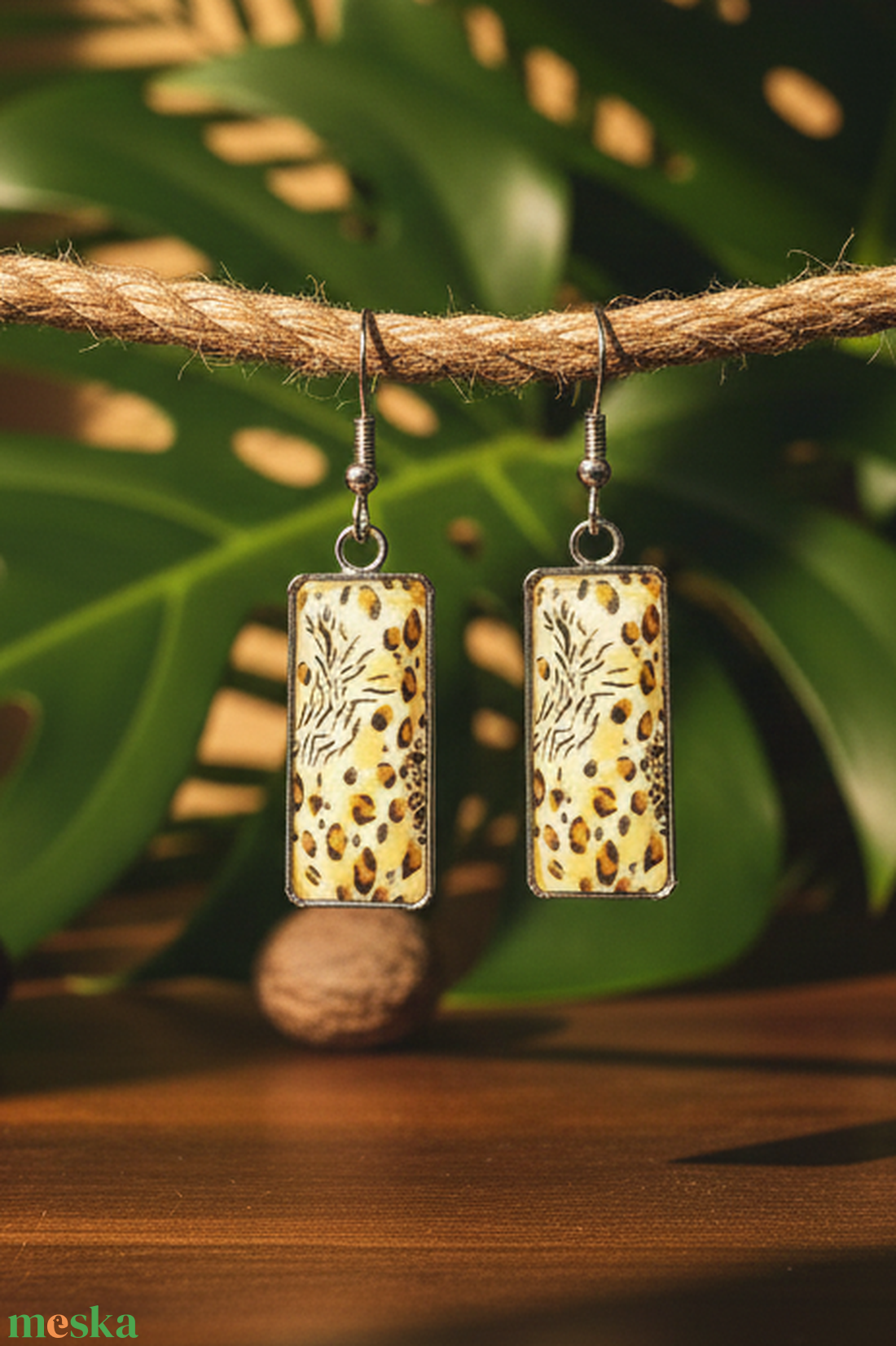 Lógós Fülbevaló - Vegyes Vadmintával - ékszer - fülbevaló - lógó fülbevaló - Meska.hu