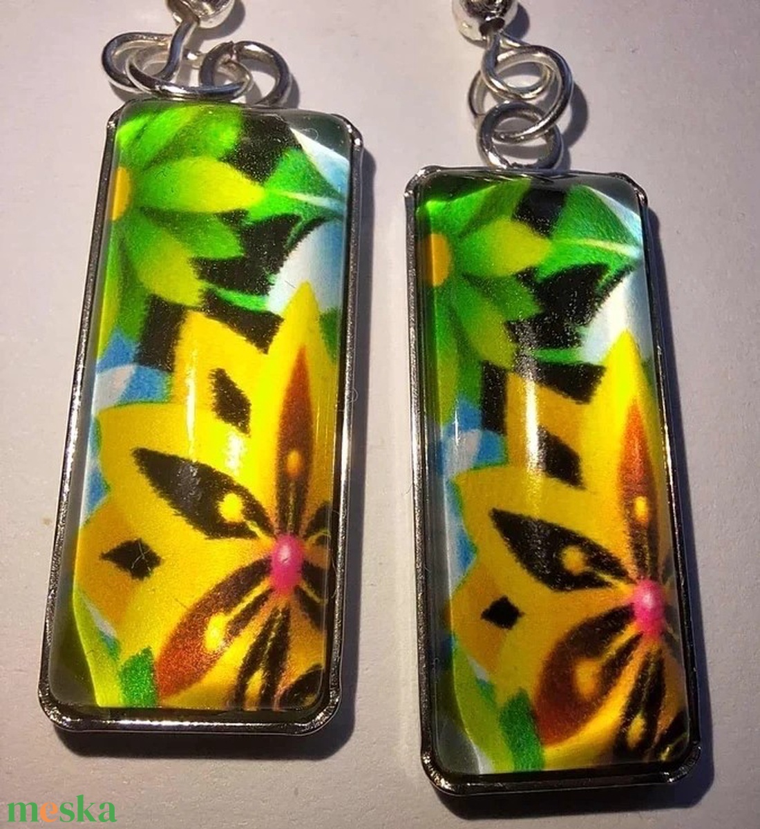 Élénk Sárga-Zöld Virágok - Fülbevaló - ékszer - fülbevaló - lógó fülbevaló - Meska.hu