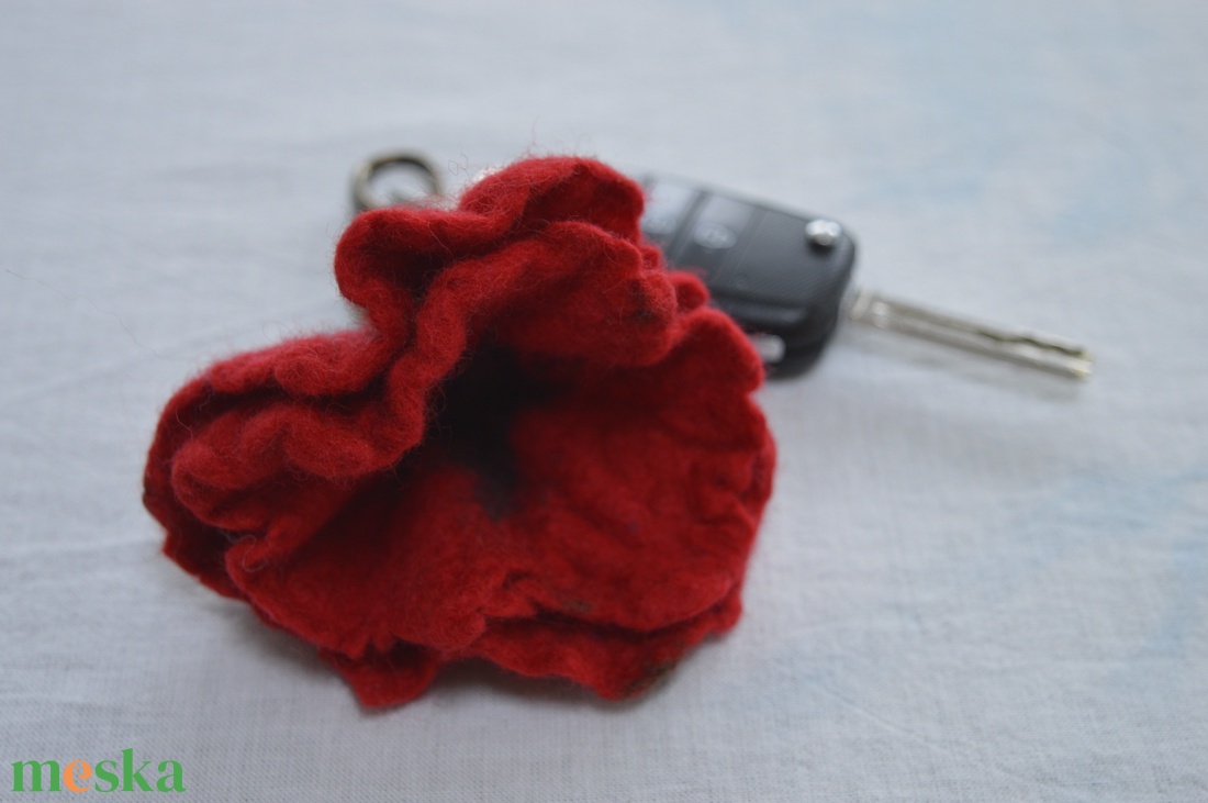 Nemezvirágos kulcsjelző - ékszer - nyaklánc - hosszú nyaklánc - Meska.hu