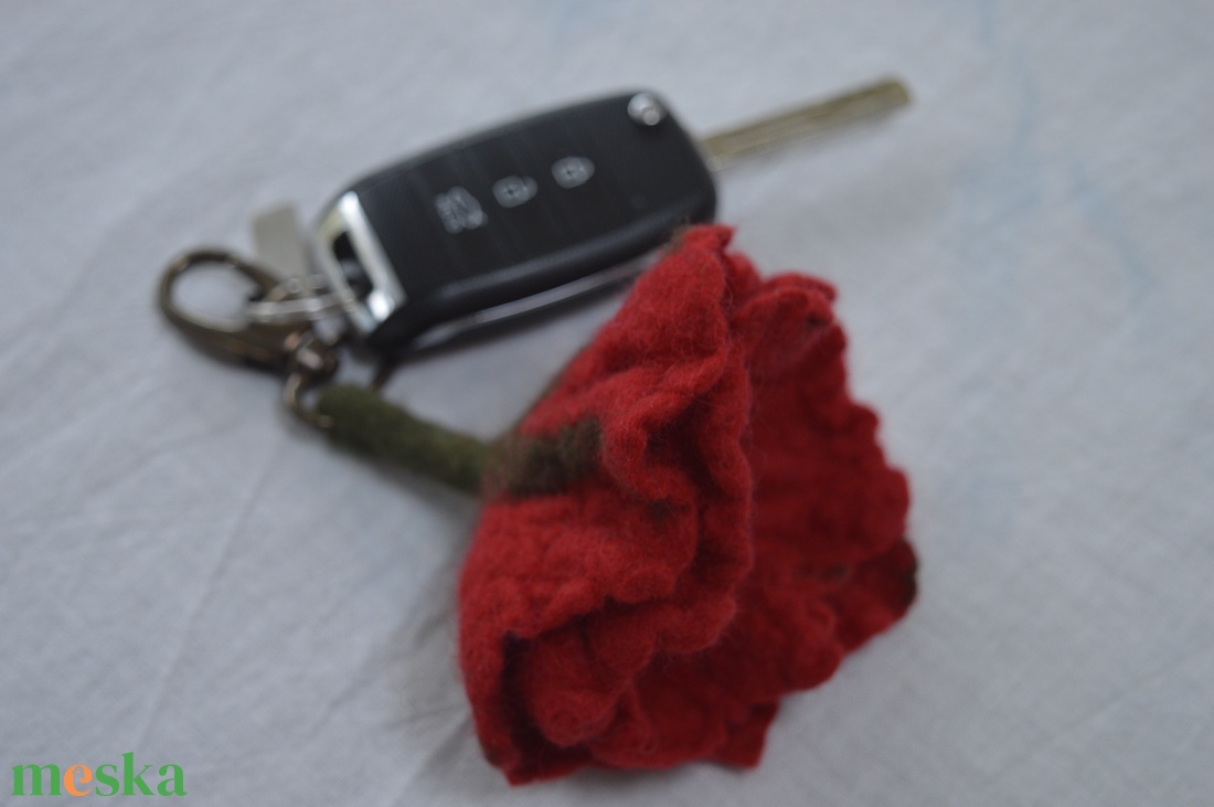 Nemezvirágos kulcsjelző - ékszer - nyaklánc - hosszú nyaklánc - Meska.hu