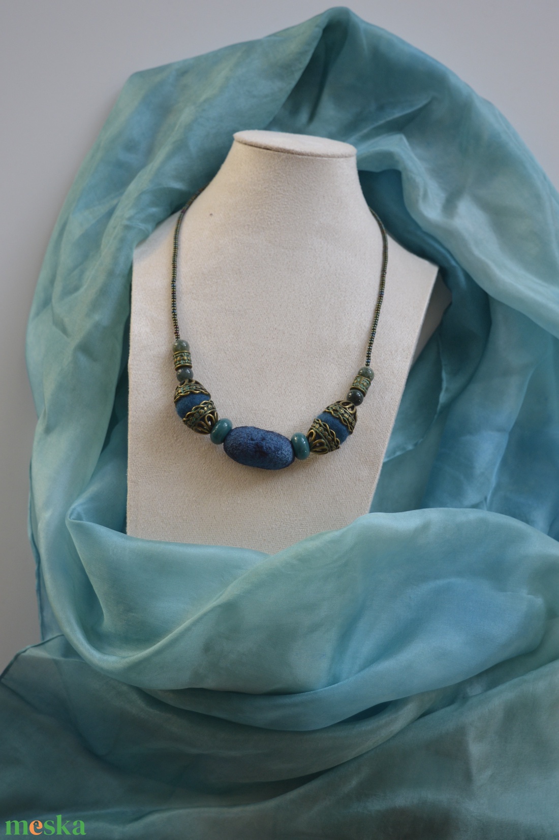 Selyemgubós nemezékszer  - ékszer - nyaklánc - bogyós nyaklánc - Meska.hu