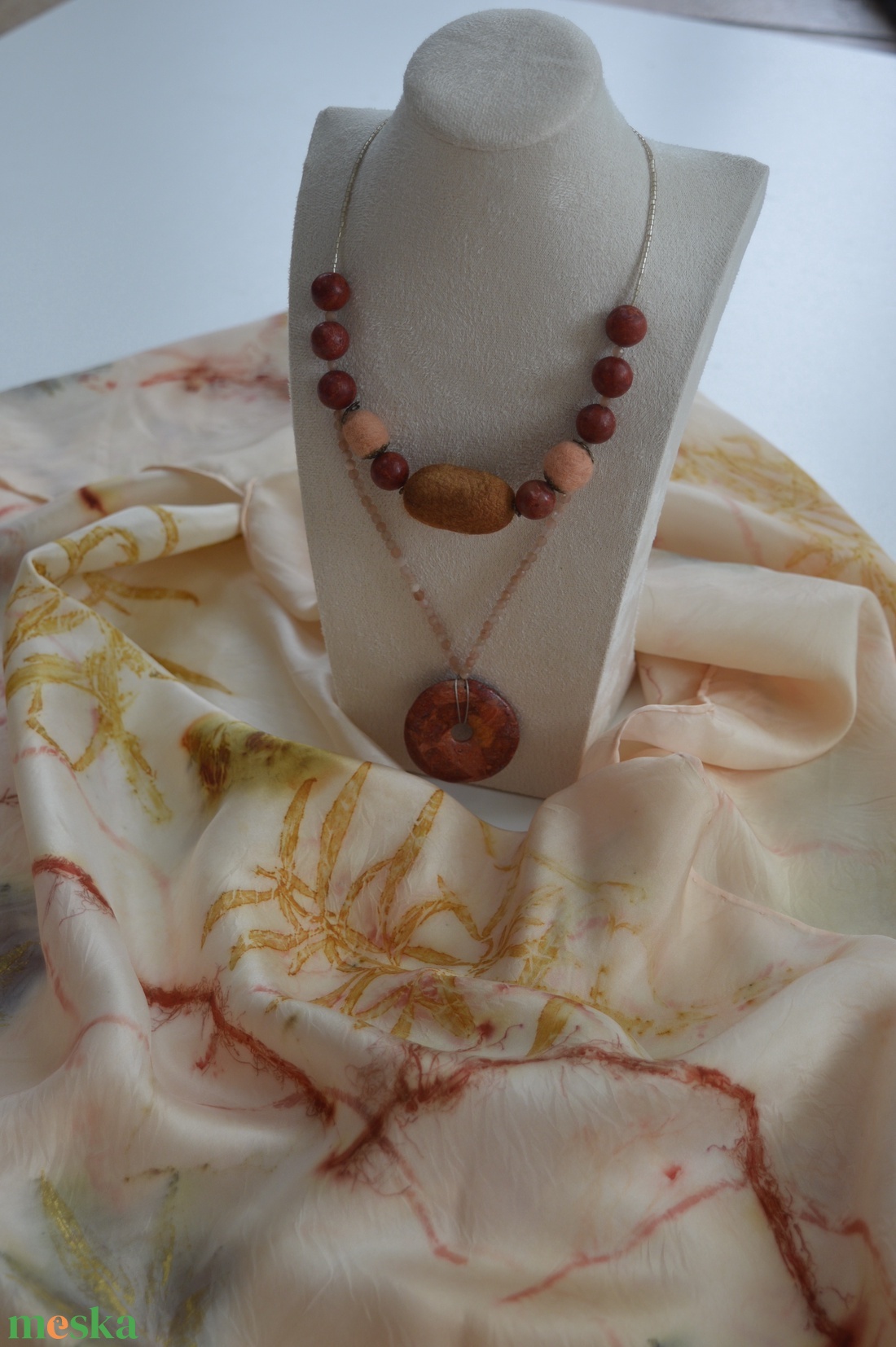 Selyemgubós nemezékszer ecoprint selyemstólával - ékszer - nyaklánc - bogyós nyaklánc - Meska.hu