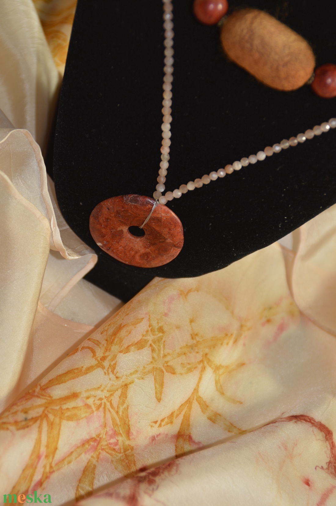 Selyemgubós nemezékszer ecoprint selyemstólával - ékszer - nyaklánc - bogyós nyaklánc - Meska.hu