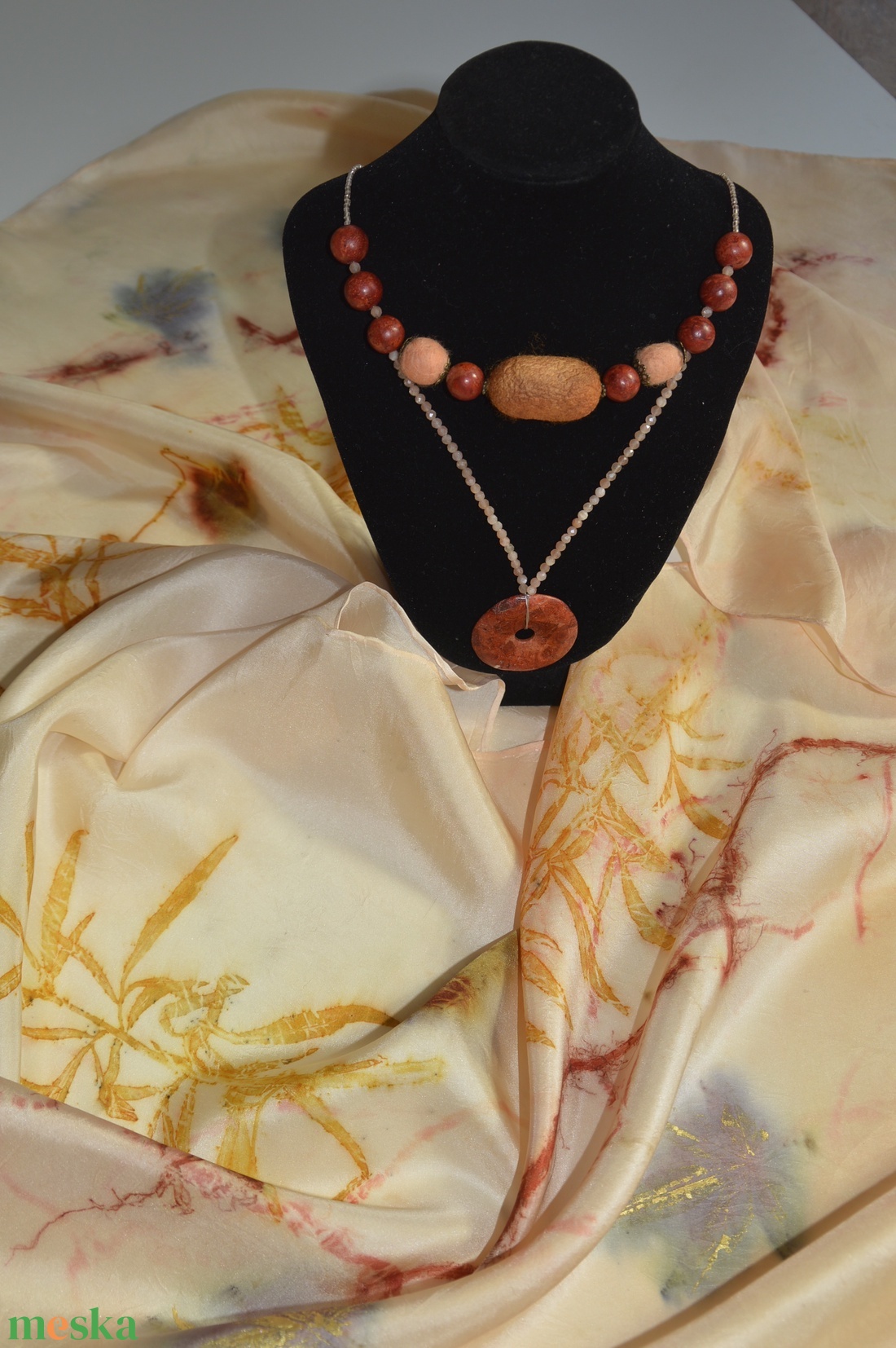 Selyemgubós nemezékszer ecoprint selyemstólával - ékszer - nyaklánc - bogyós nyaklánc - Meska.hu