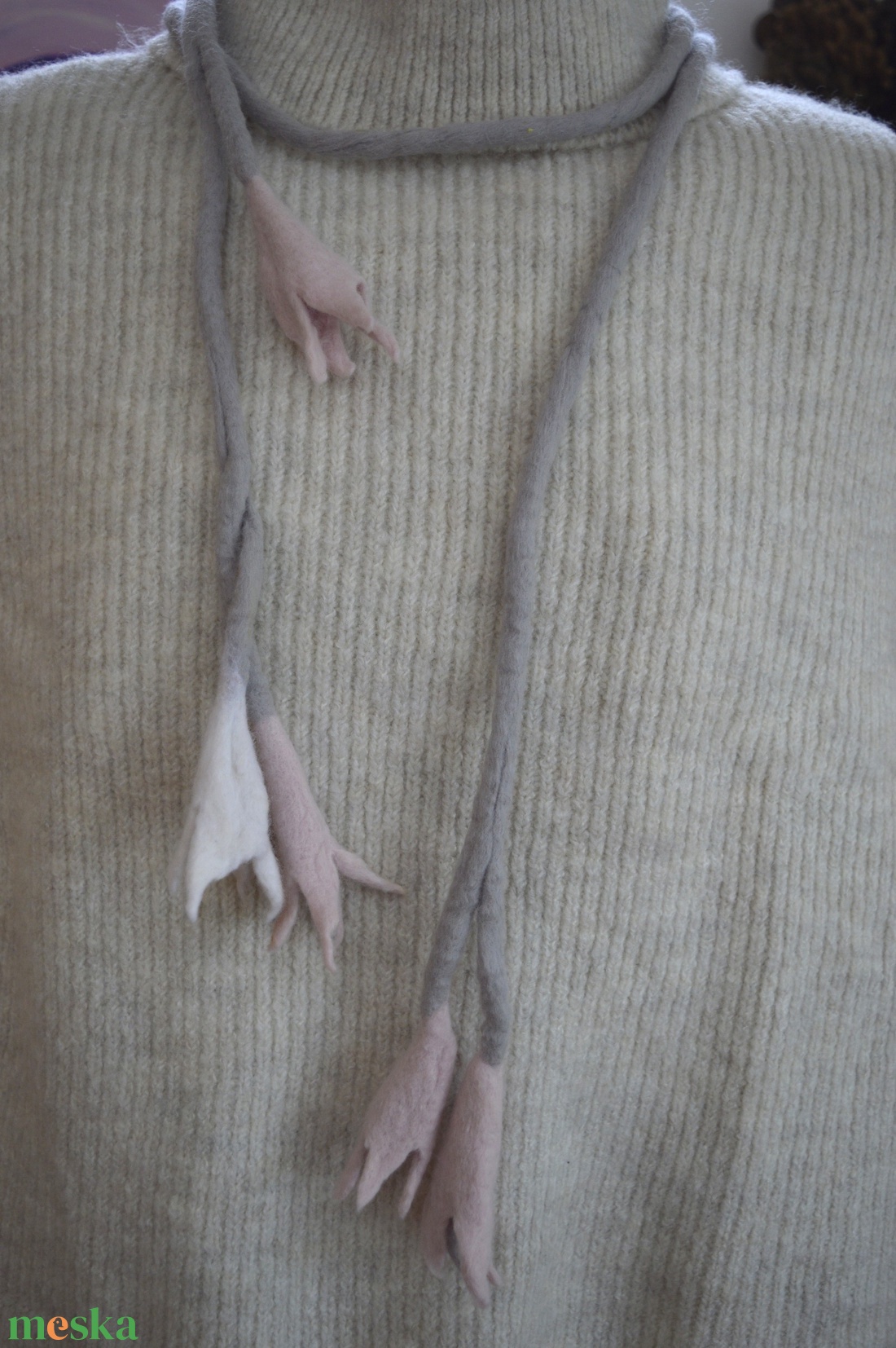 Virágos nemez nyakbavaló  - ékszer - nyaklánc - hosszú nyaklánc - Meska.hu