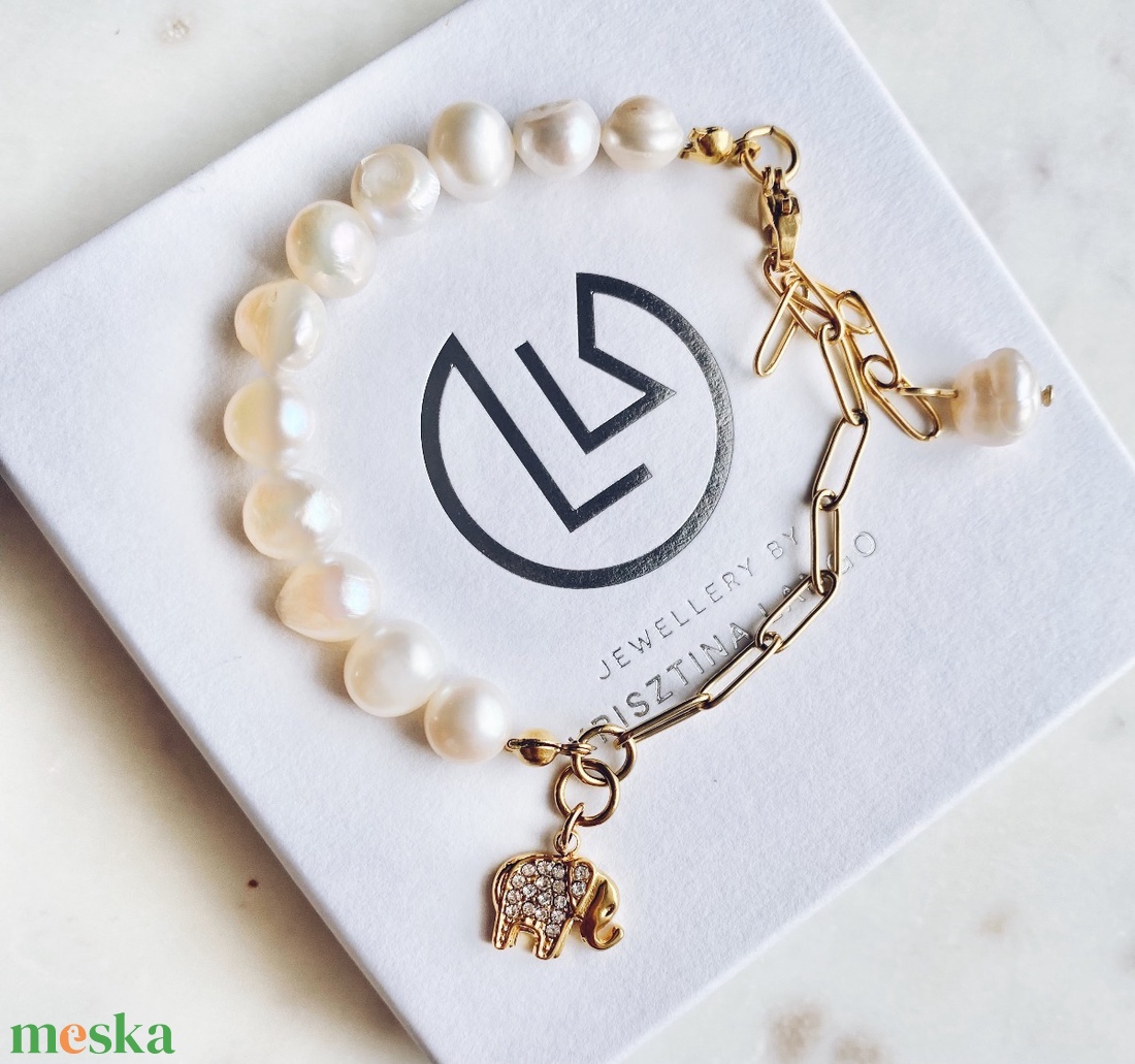 Krisztina Lango tenyésztett gyöngy karkötő elefánt charmmal - ékszer - karkötő - gyöngyös karkötő - Meska.hu