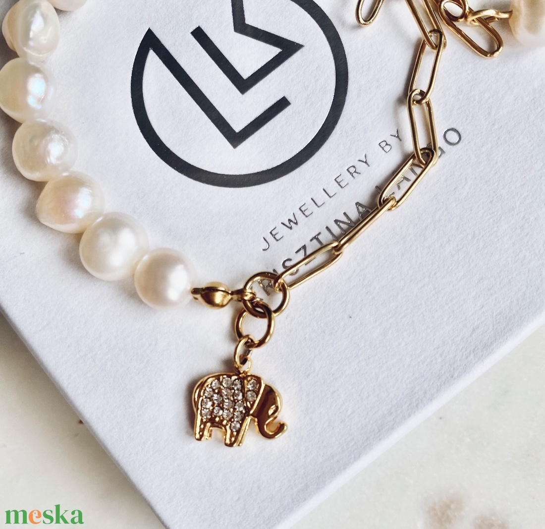 Krisztina Lango tenyésztett gyöngy karkötő elefánt charmmal - ékszer - karkötő - gyöngyös karkötő - Meska.hu