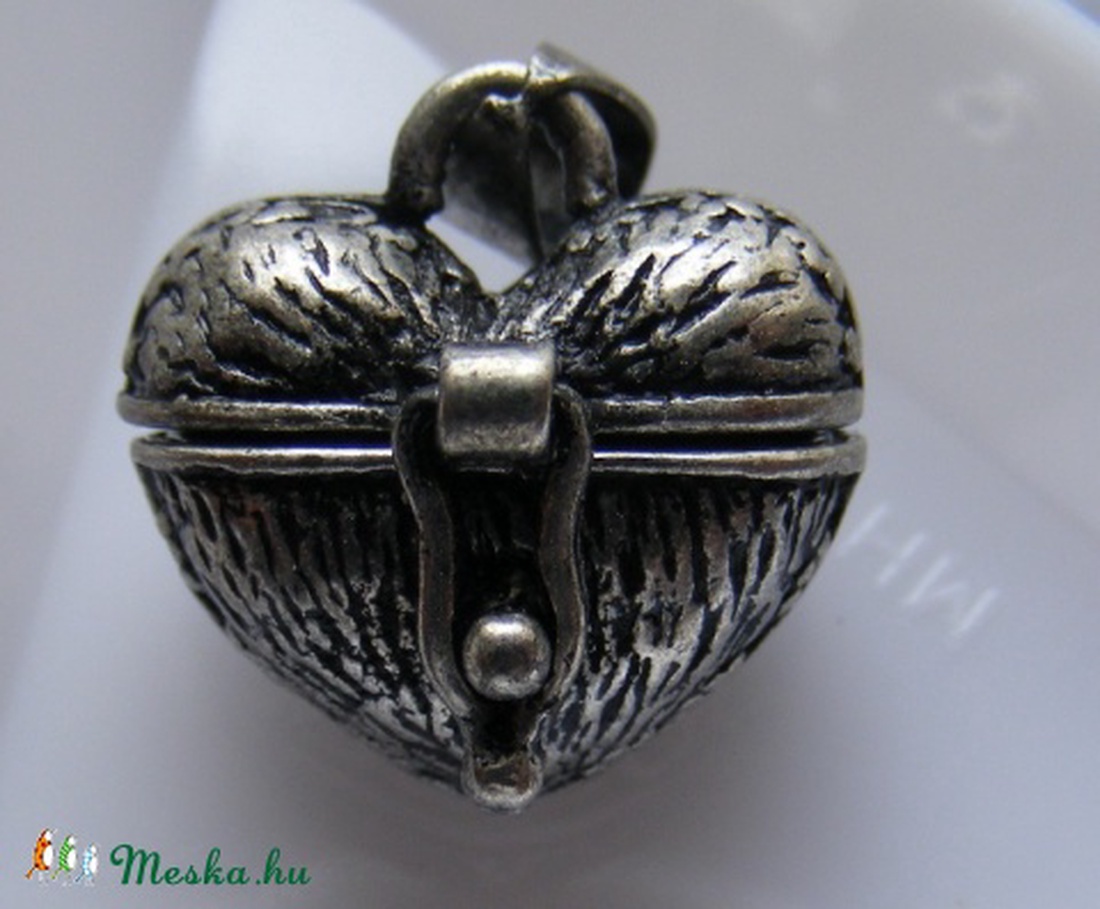 Szivecske szelence medál - kellékek & szerszámok - gyöngyfűzés kellékek - egyéb alkatrész - Meska.hu