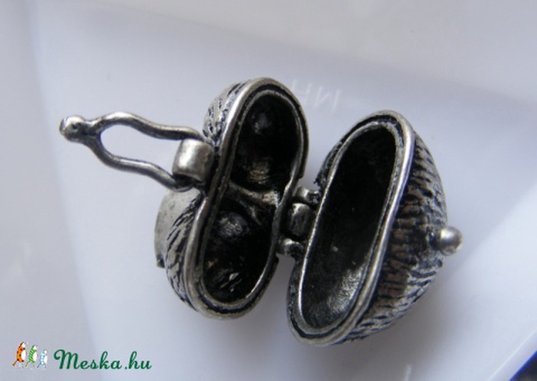 Szivecske szelence medál - kellékek & szerszámok - gyöngyfűzés kellékek - egyéb alkatrész - Meska.hu