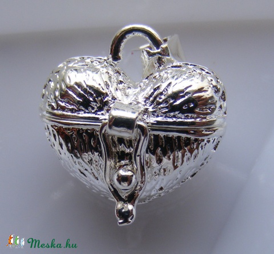 Szivecske szelence medál - kellékek & szerszámok - gyöngyfűzés kellékek - egyéb alkatrész - Meska.hu