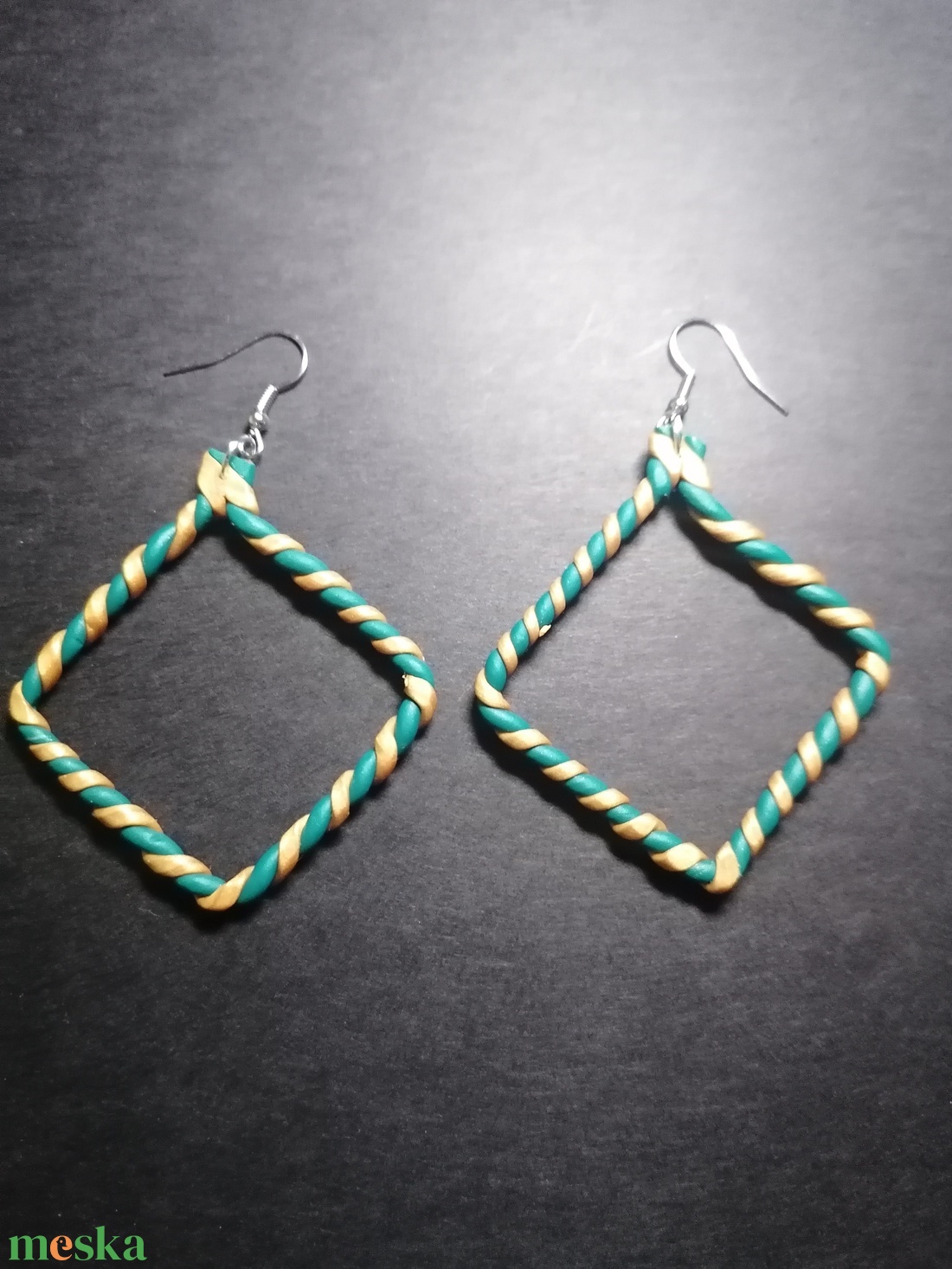 Egyedi csavart lógó fülbevaló süthető gyurmából - ékszer - fülbevaló - lógó fülbevaló - Meska.hu