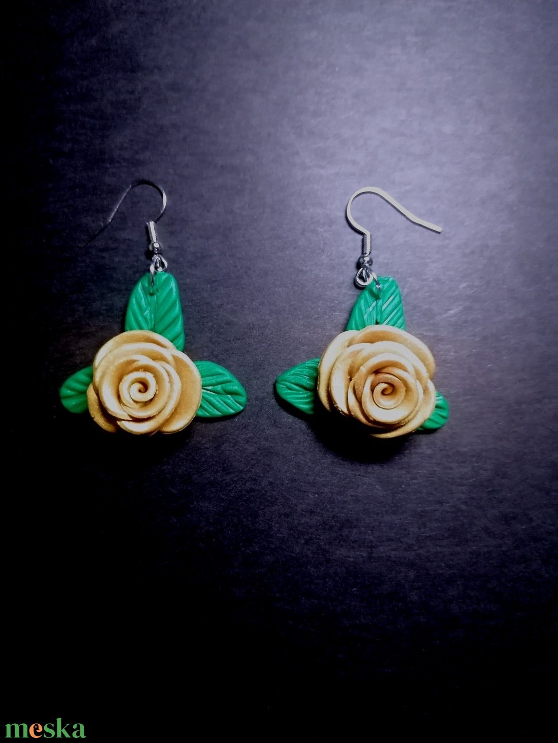 Egyedi rózsás lógó fülbevaló, süthető gyurmából - ékszer - fülbevaló - lógó fülbevaló - Meska.hu