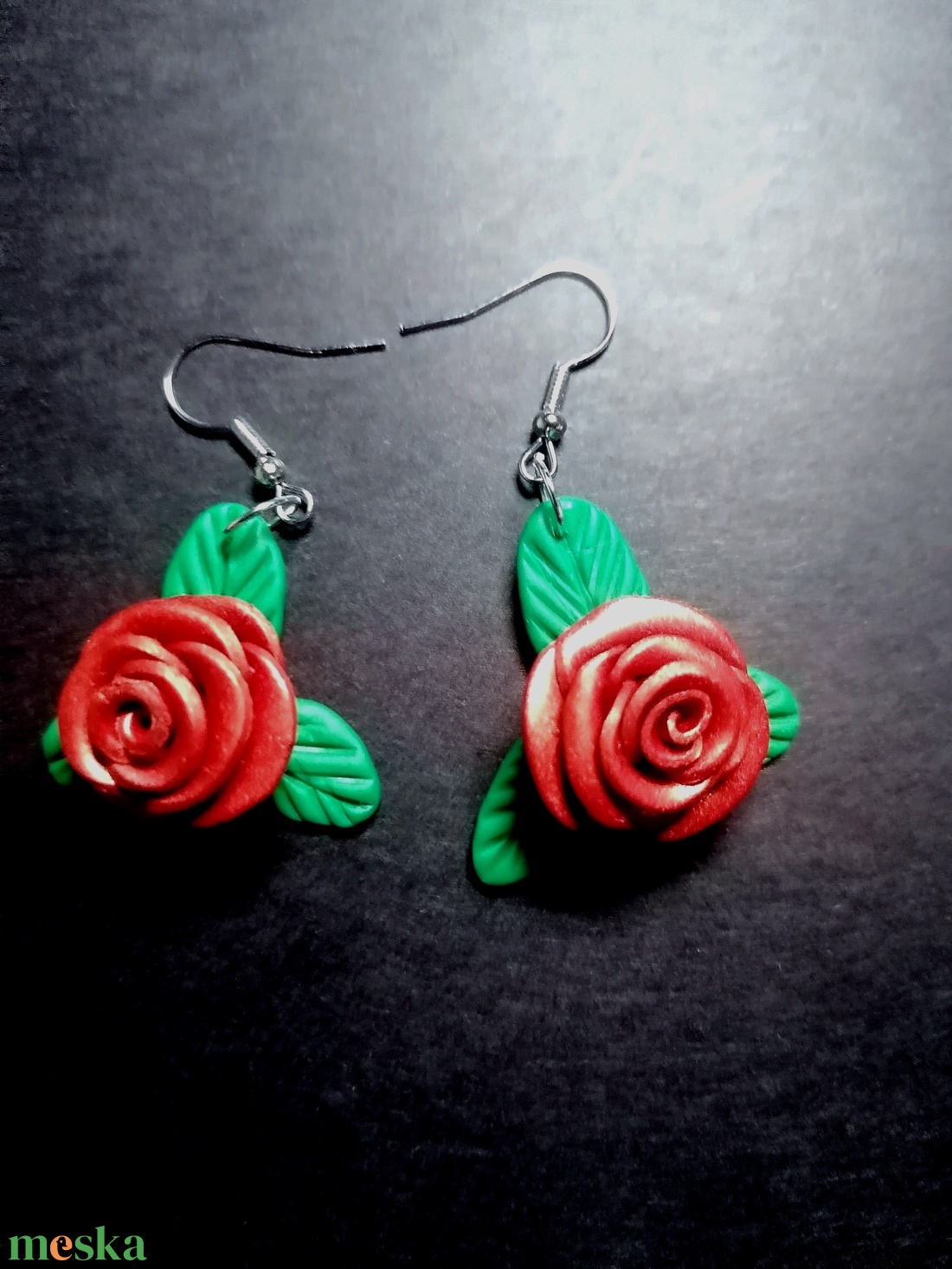 Egyedi rózsás lógó fülbevaló, süthető gyurmából - ékszer - fülbevaló - lógó fülbevaló - Meska.hu