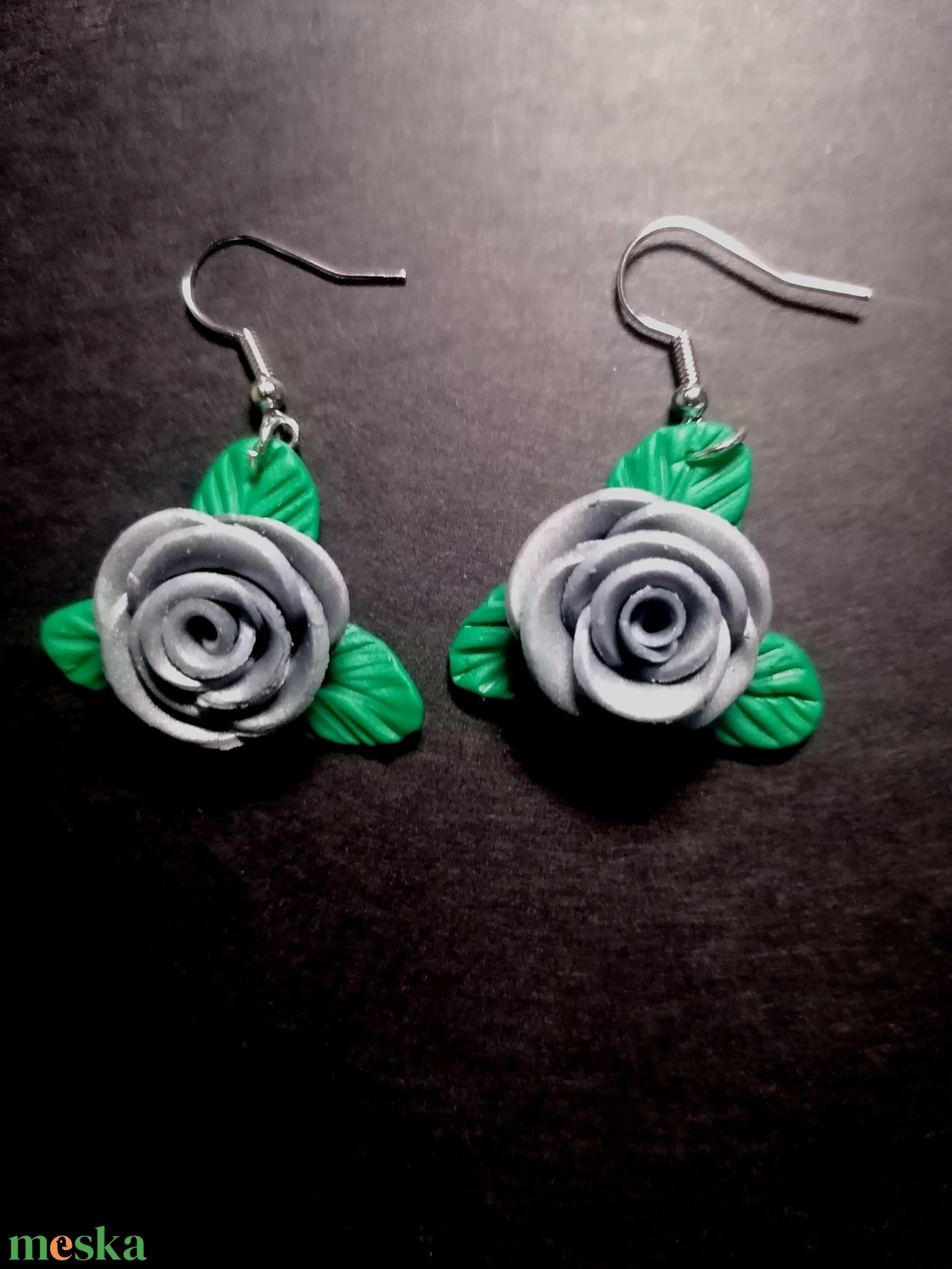 Egyedi rózsás lógó fülbevaló, süthető gyurmából - ékszer - fülbevaló - lógó fülbevaló - Meska.hu