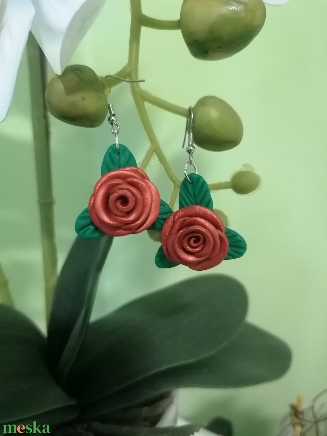 Egyedi rózsás lógó fülbevaló, süthető gyurmából - ékszer - fülbevaló - lógó fülbevaló - Meska.hu