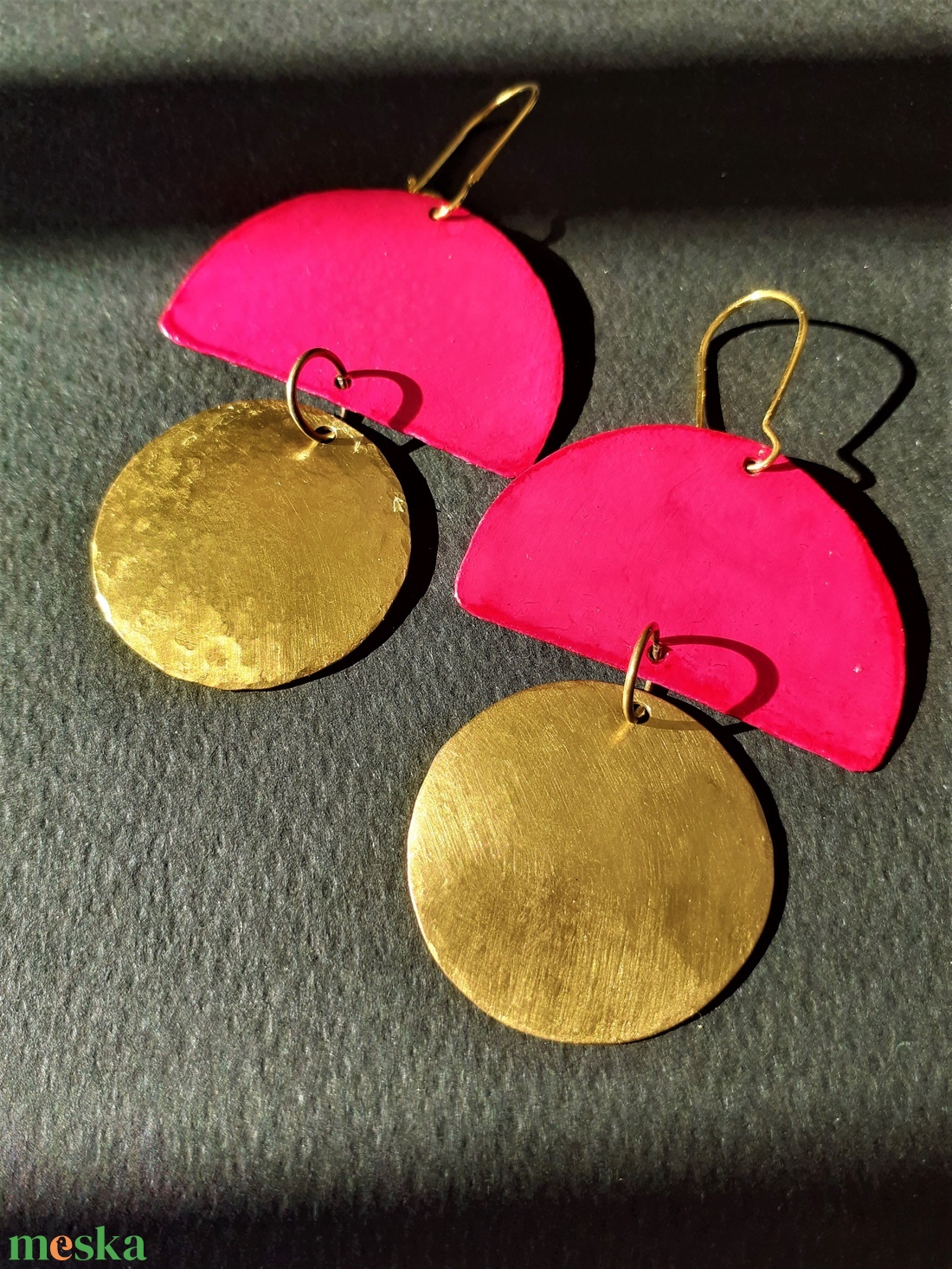 Pink - kalapált sárgaréz fülbevaló - ékszer - fülbevaló - lógó fülbevaló - Meska.hu Pink - kalapált sárgaréz fülbevaló - ékszer - fülbevaló - lógó fülbevaló - Meska.hu