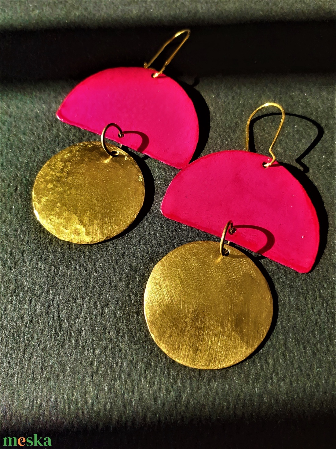 Pink - kalapált sárgaréz fülbevaló - ékszer - fülbevaló - lógó fülbevaló - Meska.hu Pink - kalapált sárgaréz fülbevaló - ékszer - fülbevaló - lógó fülbevaló - Meska.hu