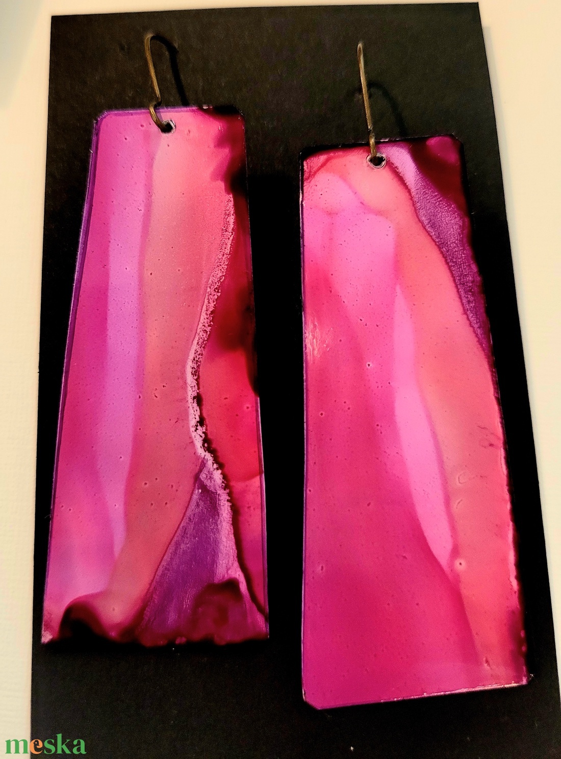 Pink-lila flow fülbevaló - ékszer - fülbevaló - lógó fülbevaló - Meska.hu