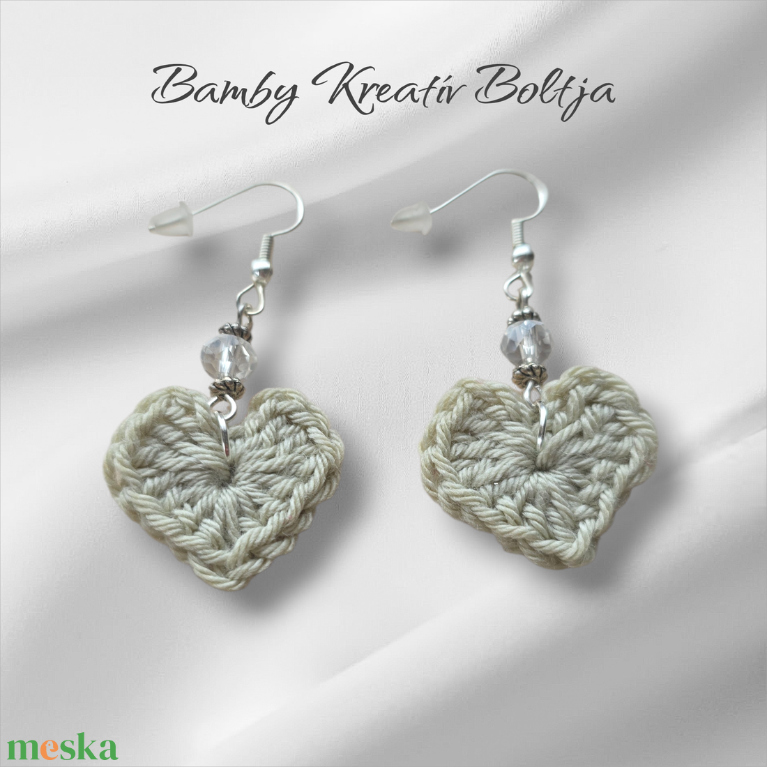 Horgolt szív fülbevaló gyönggyel - ékszer - fülbevaló - lógó fülbevaló - Meska.hu