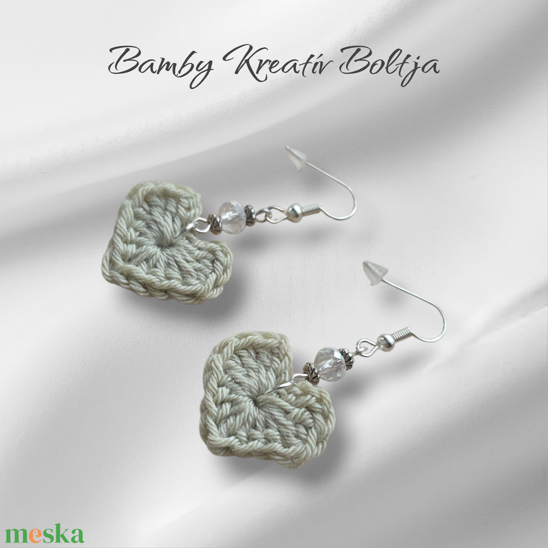 Horgolt szív fülbevaló gyönggyel - ékszer - fülbevaló - lógó fülbevaló - Meska.hu