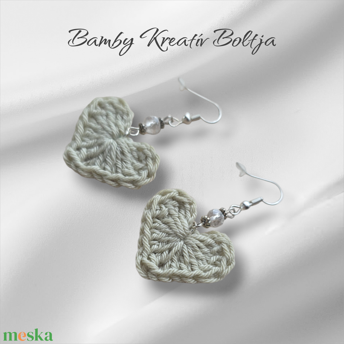 Horgolt szív fülbevaló gyönggyel - ékszer - fülbevaló - lógó fülbevaló - Meska.hu