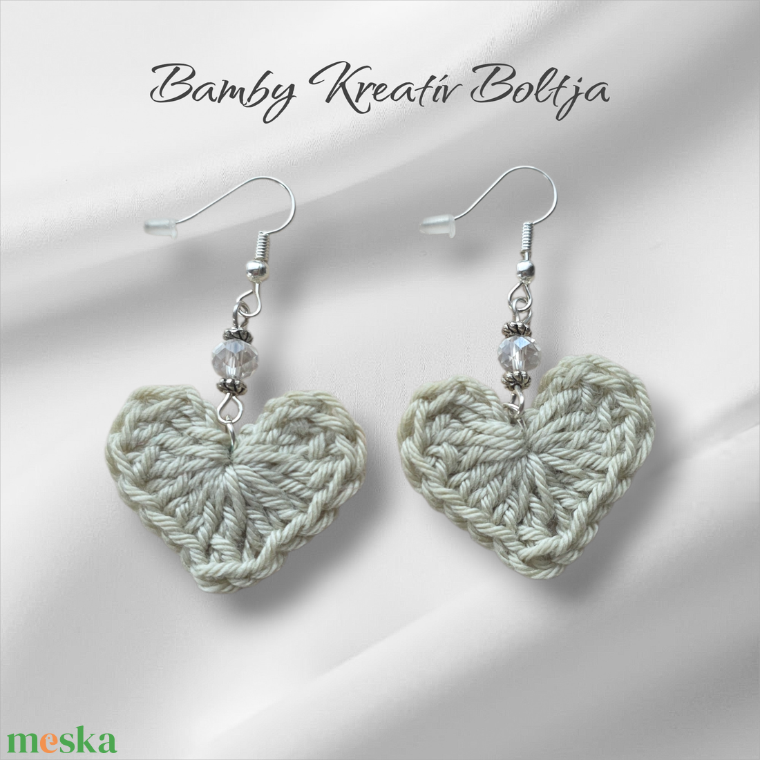 Horgolt szív fülbevaló gyönggyel - ékszer - fülbevaló - lógó fülbevaló - Meska.hu