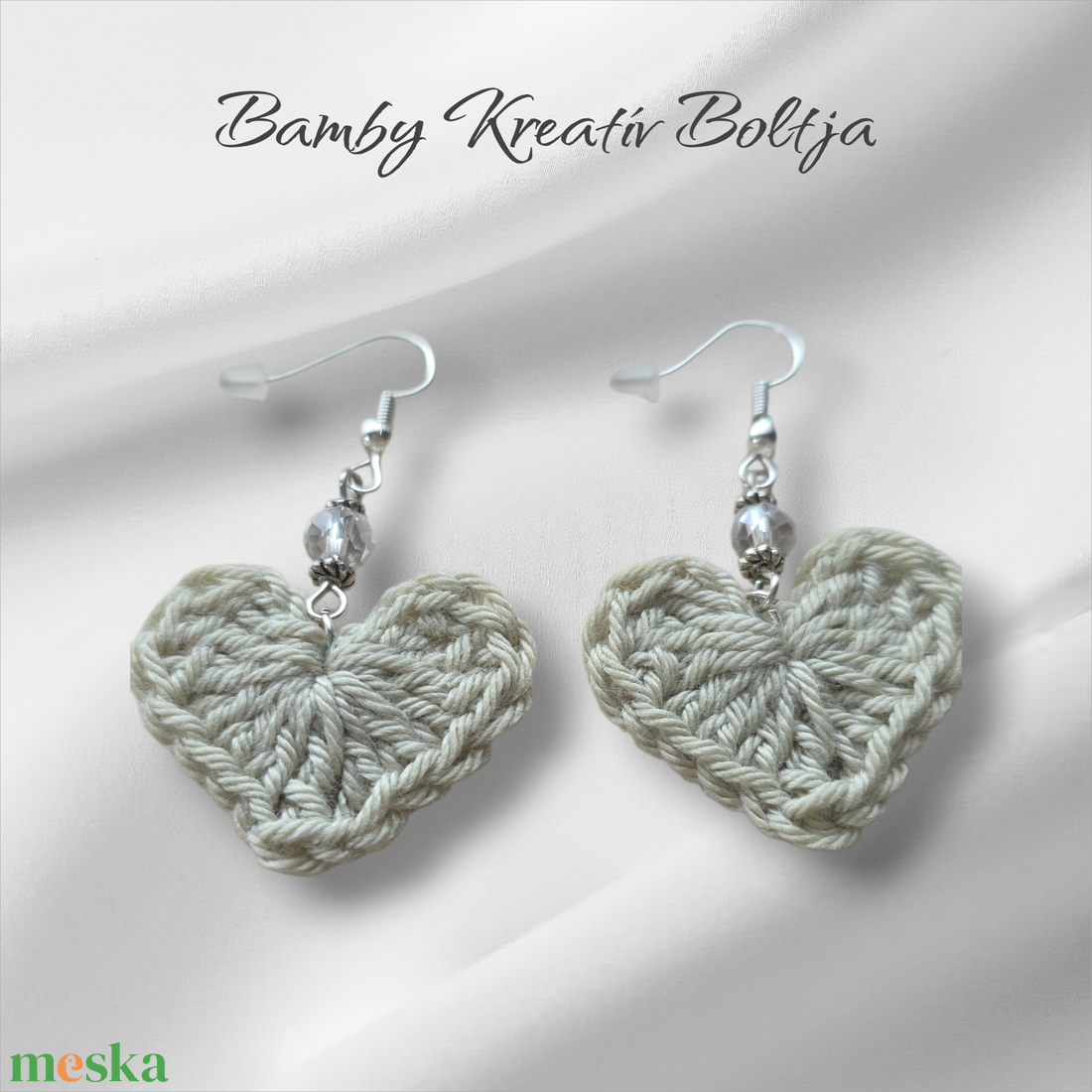 Horgolt szív fülbevaló gyönggyel - ékszer - fülbevaló - lógó fülbevaló - Meska.hu