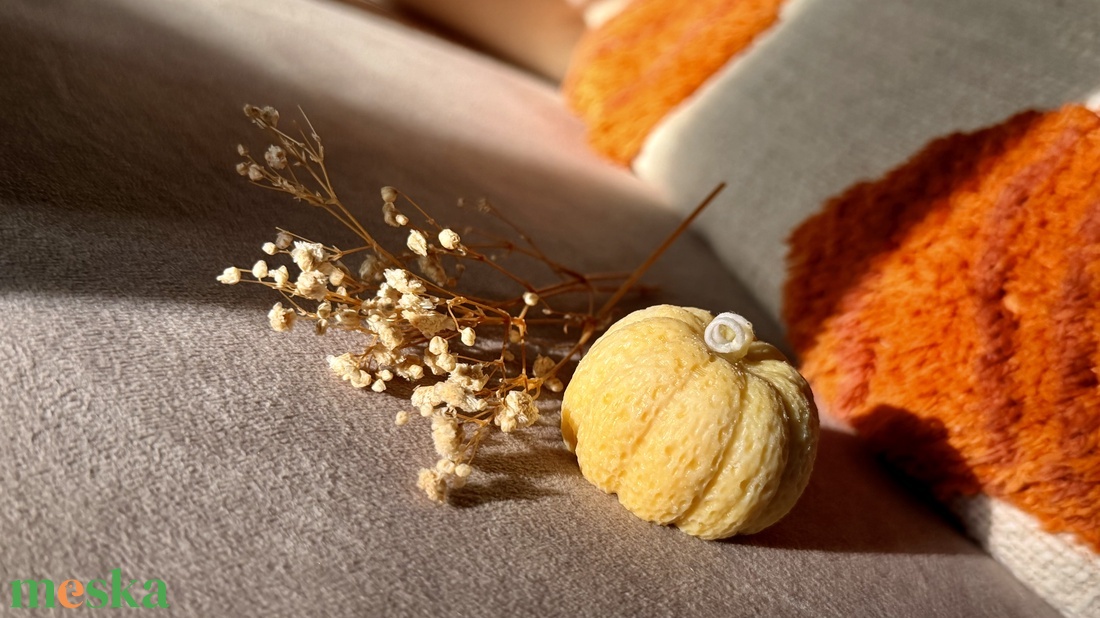 Tök alakú gyertya szójaviaszból - otthon & életmód - gyertya, illat, aroma - gyertya - Meska.hu