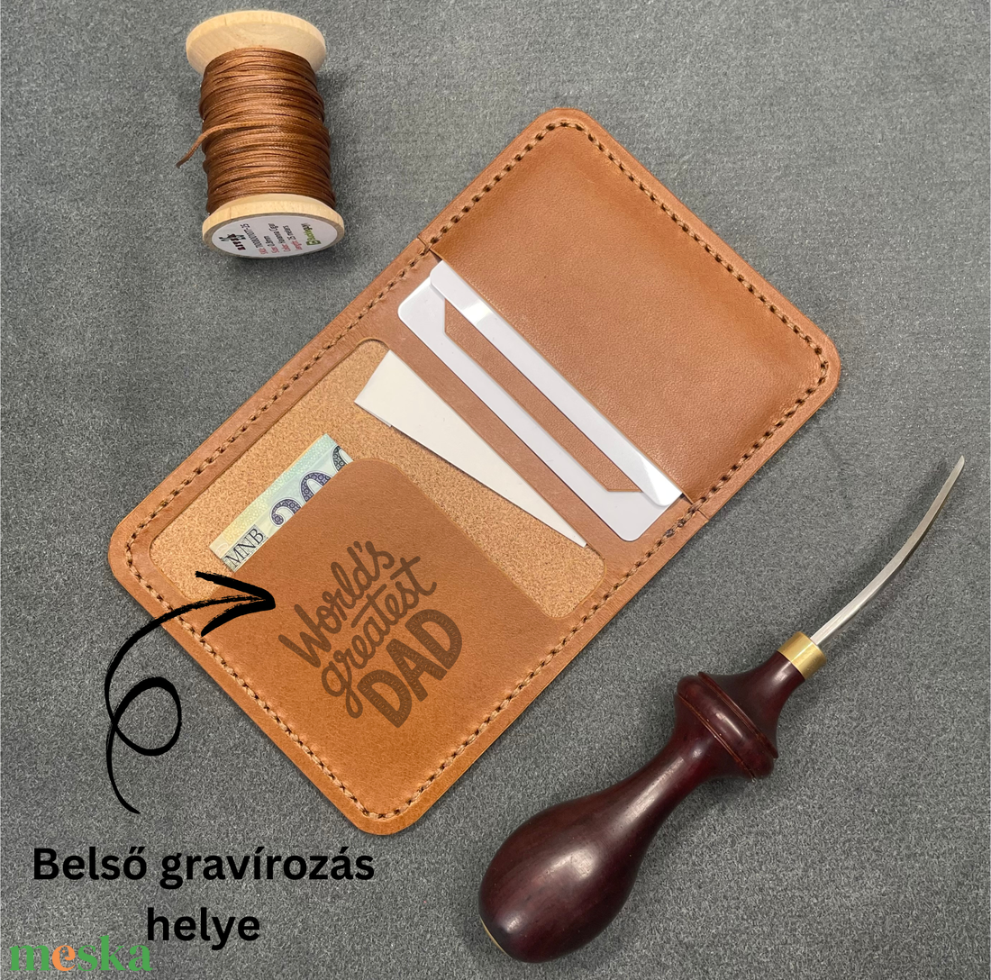 Apák napi gravírozott kártyatartó - világosbarna Buttero - táska & tok - pénztárca & más tok - pénztárca - férfi pénztárca - Meska.hu Apák napi gravírozott kártyatartó - világosbarna Buttero - táska & tok - pénztárca & más tok - pénztárca - férfi pénztárca - Meska.hu