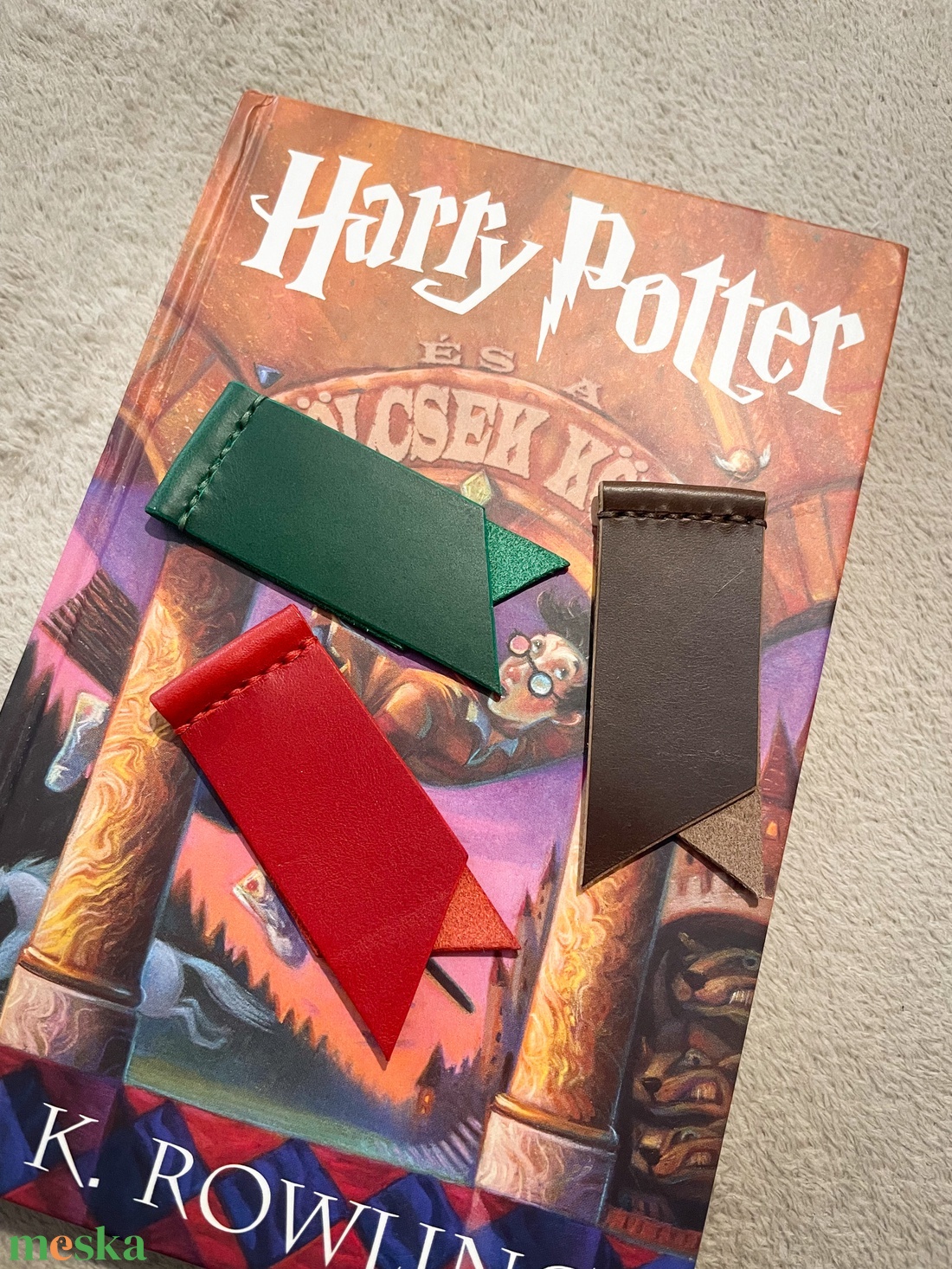 Gravírozott bőr könyvjelző - könyv & zene - könyvjelző - Meska.hu Gravírozott bőr könyvjelző - könyv & zene - könyvjelző - Meska.hu