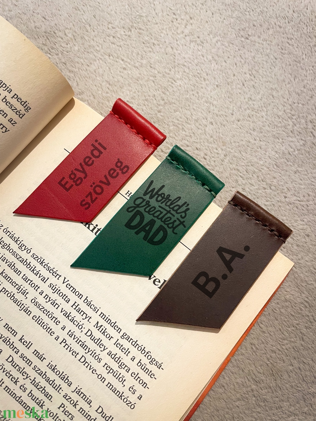 Gravírozott bőr könyvjelző - könyv & zene - könyvjelző - Meska.hu Gravírozott bőr könyvjelző - könyv & zene - könyvjelző - Meska.hu