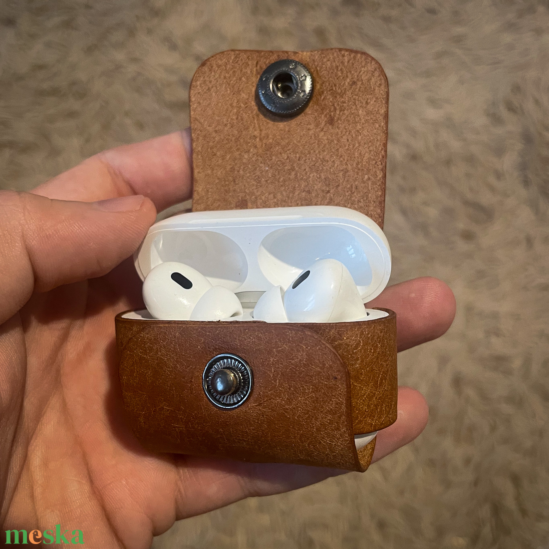 Bőr Airpods tok többféle színben, gravírozással - táska & tok - pénztárca & más tok - fülhallgató tok  - Meska.hu Bőr Airpods tok többféle színben, gravírozással - táska & tok - pénztárca & más tok - fülhallgató tok  - Meska.hu