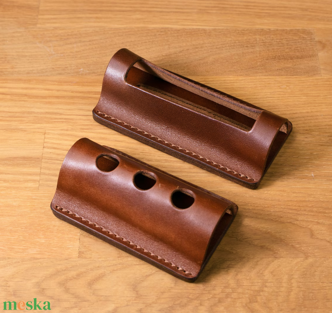 Asztali bőr tolltartó és névjegykártya tartó - gravírozással is - otthon & életmód - tárolás & rendszerezés - íróasztali tároló - Meska.hu