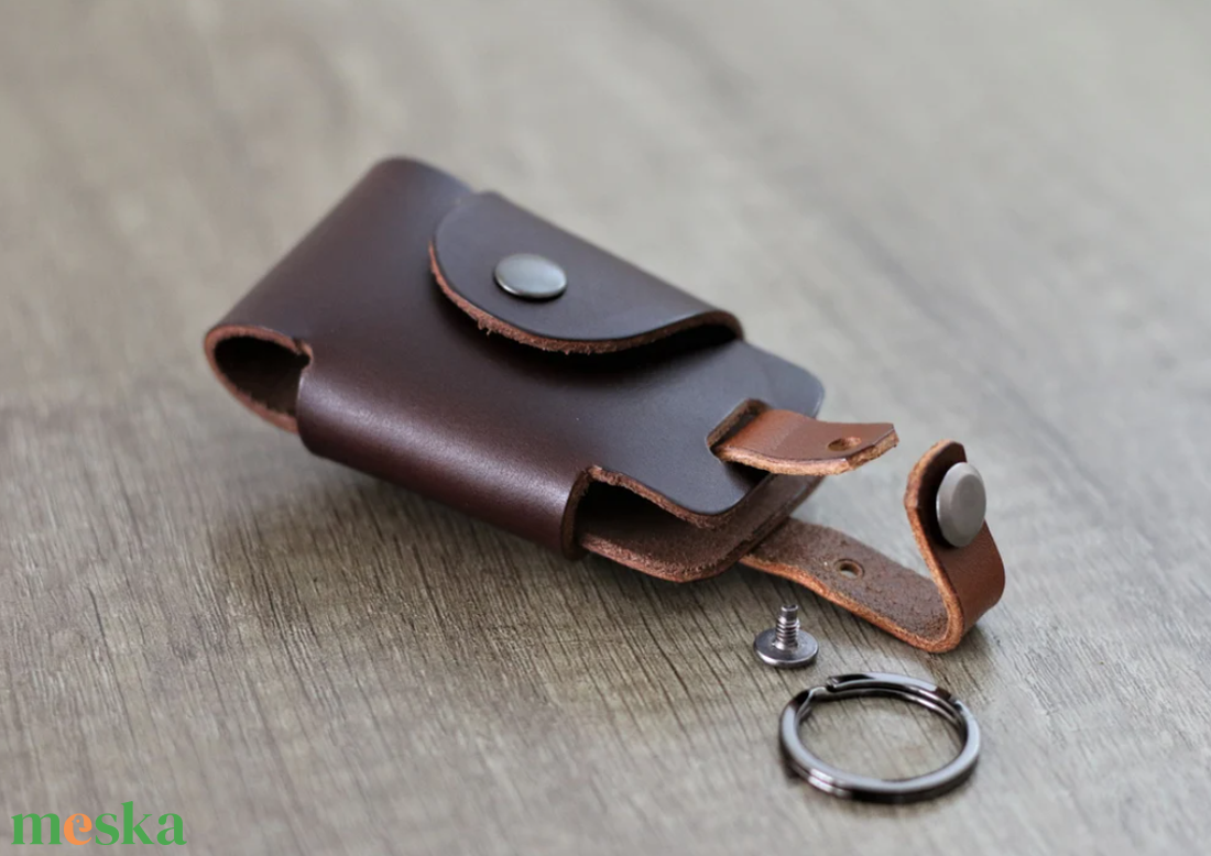 Bőr kocsikulcs tartó � egyedi méretben, gravírozással - táska & tok - kulcstartó & táskadísz - kulcstartó - Meska.hu