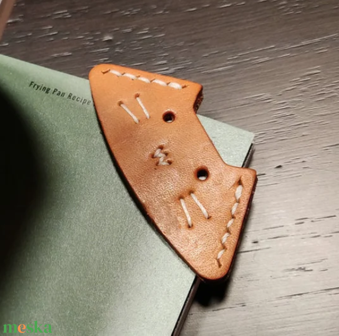 Cicás bőr könyvjelző - könyv & zene - könyvjelző - Meska.hu