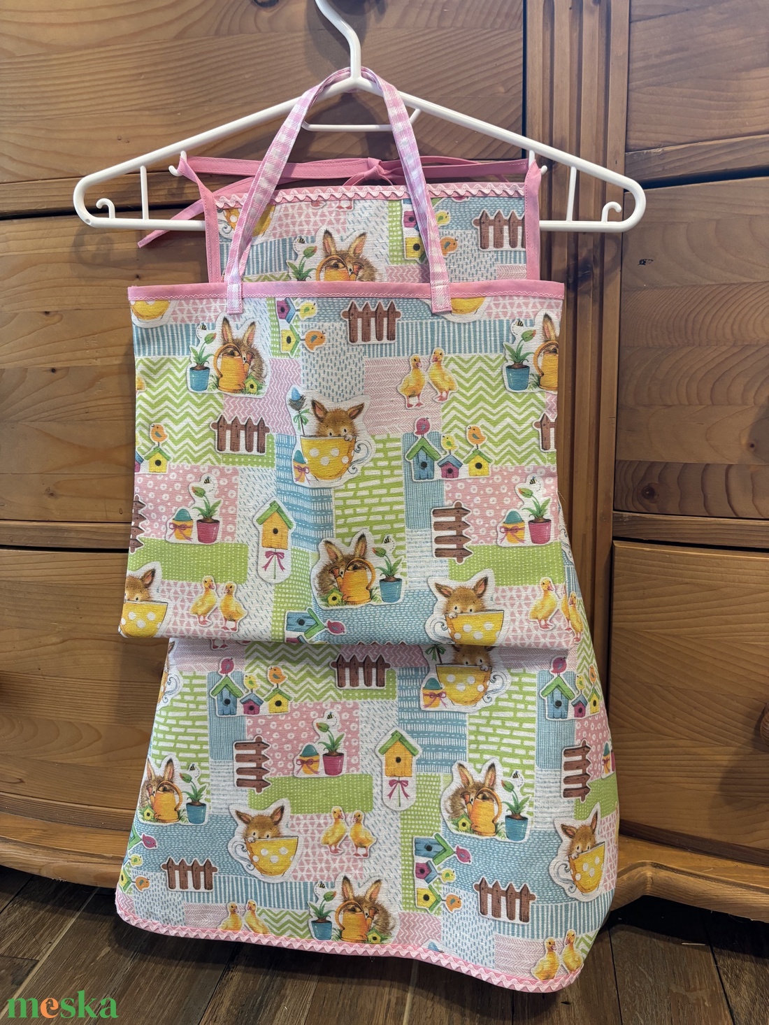 Húsvéti kislány kötény - otthon & életmód - konyhafelszerelés, tálalás - konyhai textil - kötény - Meska.hu