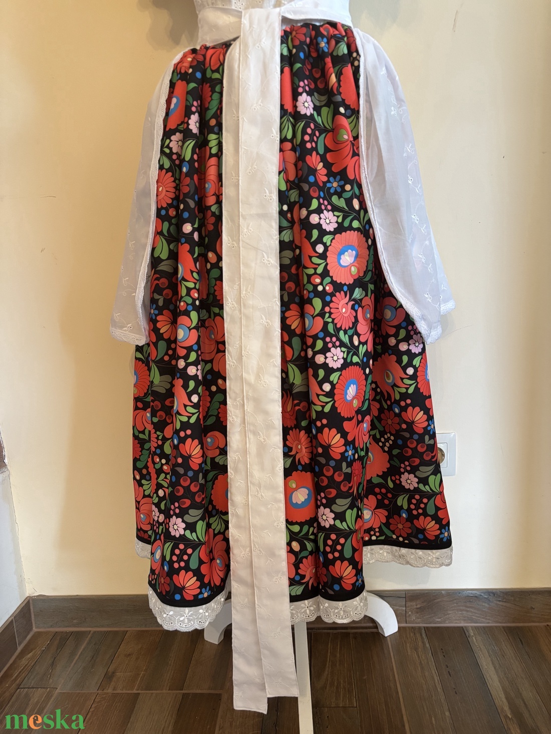 Madeira csipkés néptáncos kötény, folklór, népviselet - otthon & életmód - konyhafelszerelés, tálalás - konyhai textil - kötény - Meska.hu Madeira csipkés néptáncos kötény, folklór, népviselet - otthon & életmód - konyhafelszerelés, tálalás - konyhai textil - kötény - Meska.hu