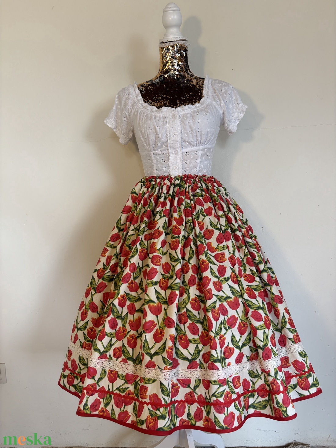 Piros tulipán mintás néptáncos, folklór, népviseleti szoknya - ruha & divat - női ruha - szoknya - Meska.hu