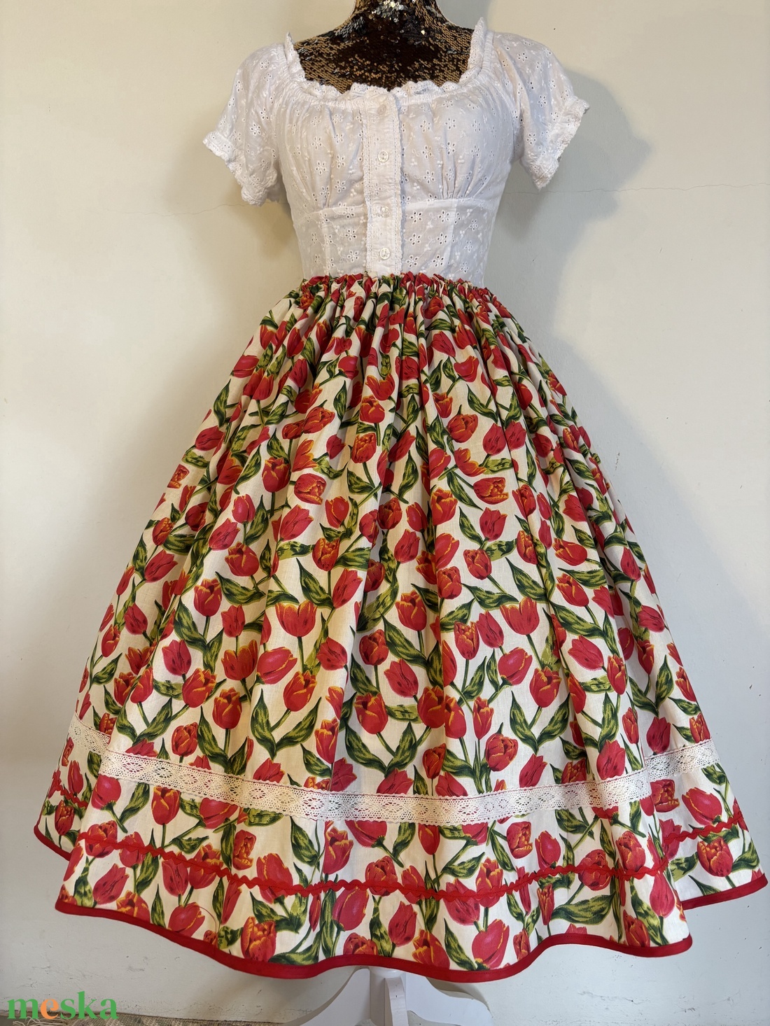 Piros tulipán mintás néptáncos, folklór, népviseleti szoknya - ruha & divat - női ruha - szoknya - Meska.hu