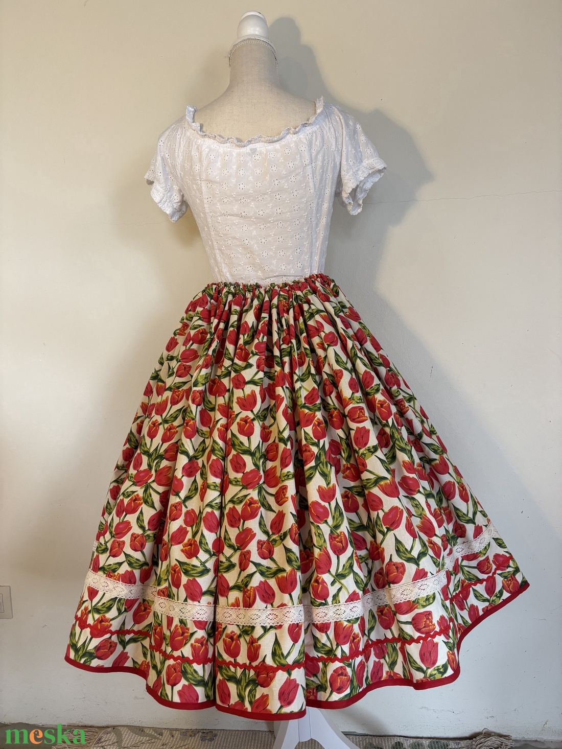 Piros tulipán mintás néptáncos, folklór, népviseleti szoknya - ruha & divat - női ruha - szoknya - Meska.hu