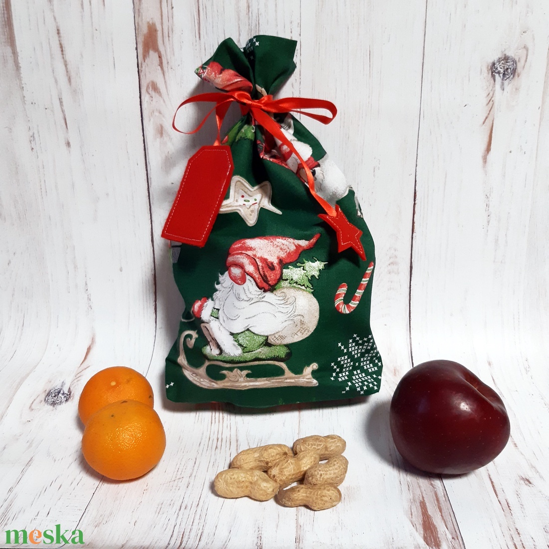 Nevesíthető, fenyőzöld Télapós textil Mikulás zsák a celofán zacskó helyett - karácsony - mikulás - mikulás zsák - Meska.hu