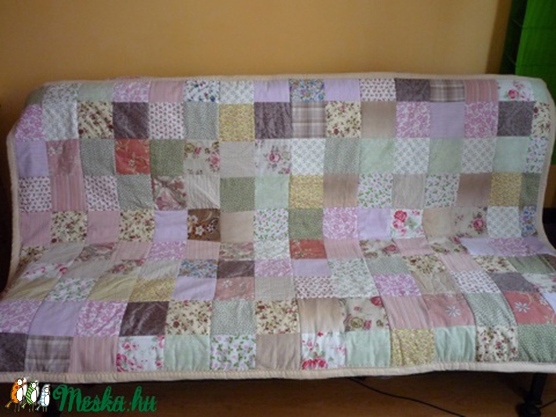 Kockás- virágos patchwork ágytakaró -  - Meska.hu