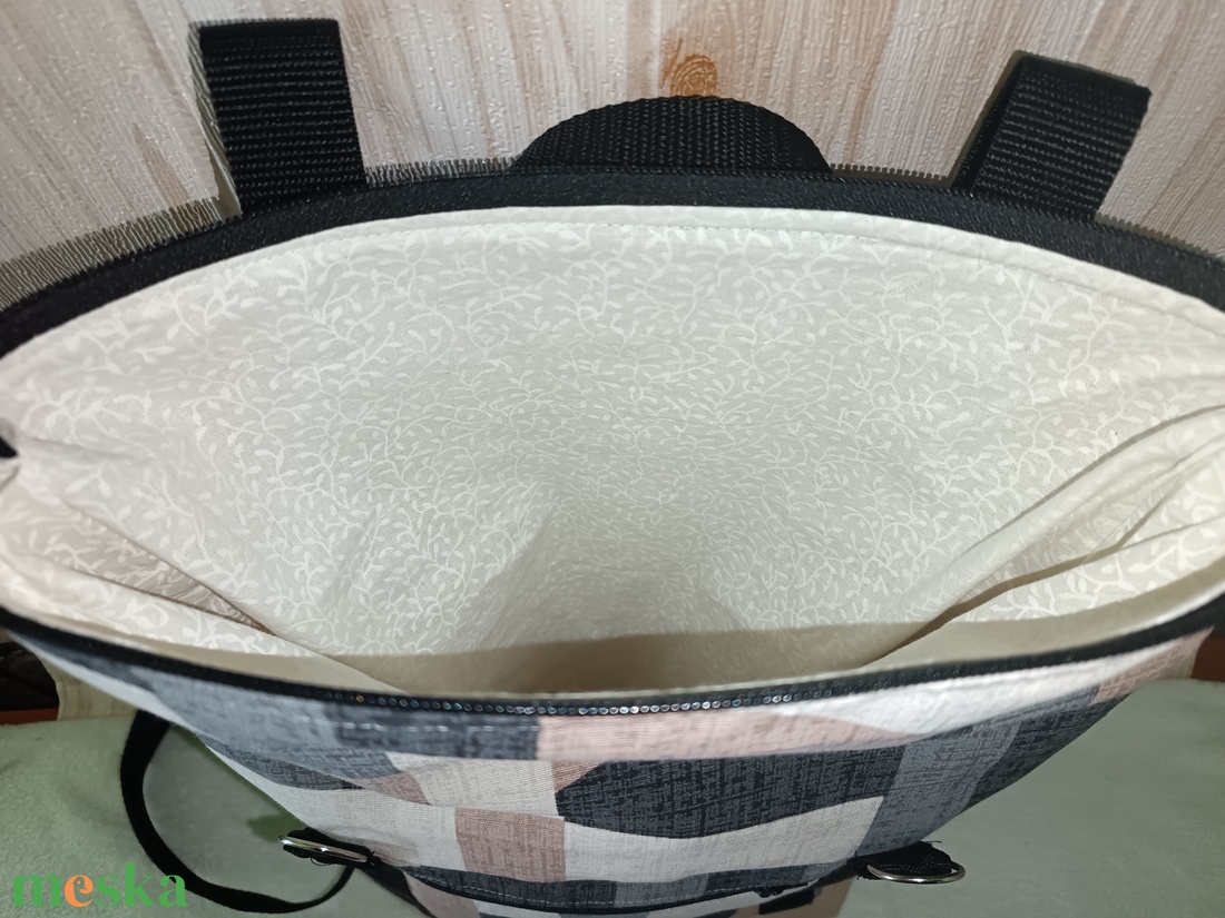 Egyedi készítésű erős vastag hatizsák vizlepergetős. Neszeszerrel  - táska & tok - hátizsák - roll top hátizsák - Meska.hu