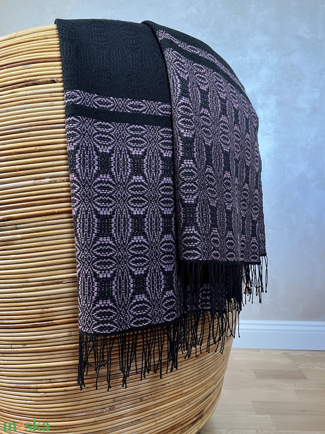 Fekete-rózsaszín mintás gyapjú sál - Oscar - ruha & divat - sál, sapka, kendő - sál - Meska.hu