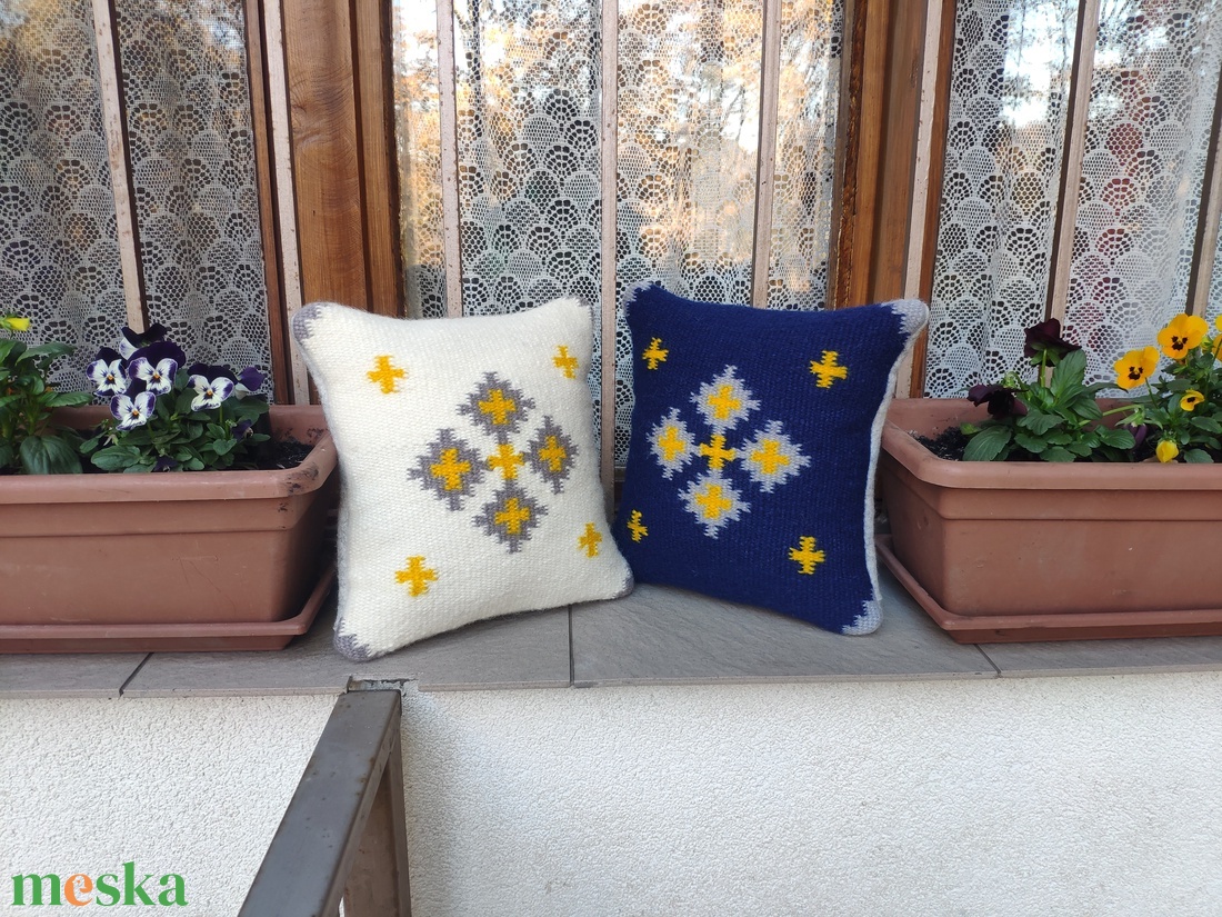 'ÉJFÉLI NAPSÜTÉS' kézzel szőtt díszpárna garnitúra kézzel festett gyapjú fonalból - otthon & életmód - lakástextil - párna & párnahuzat - Meska.hu
