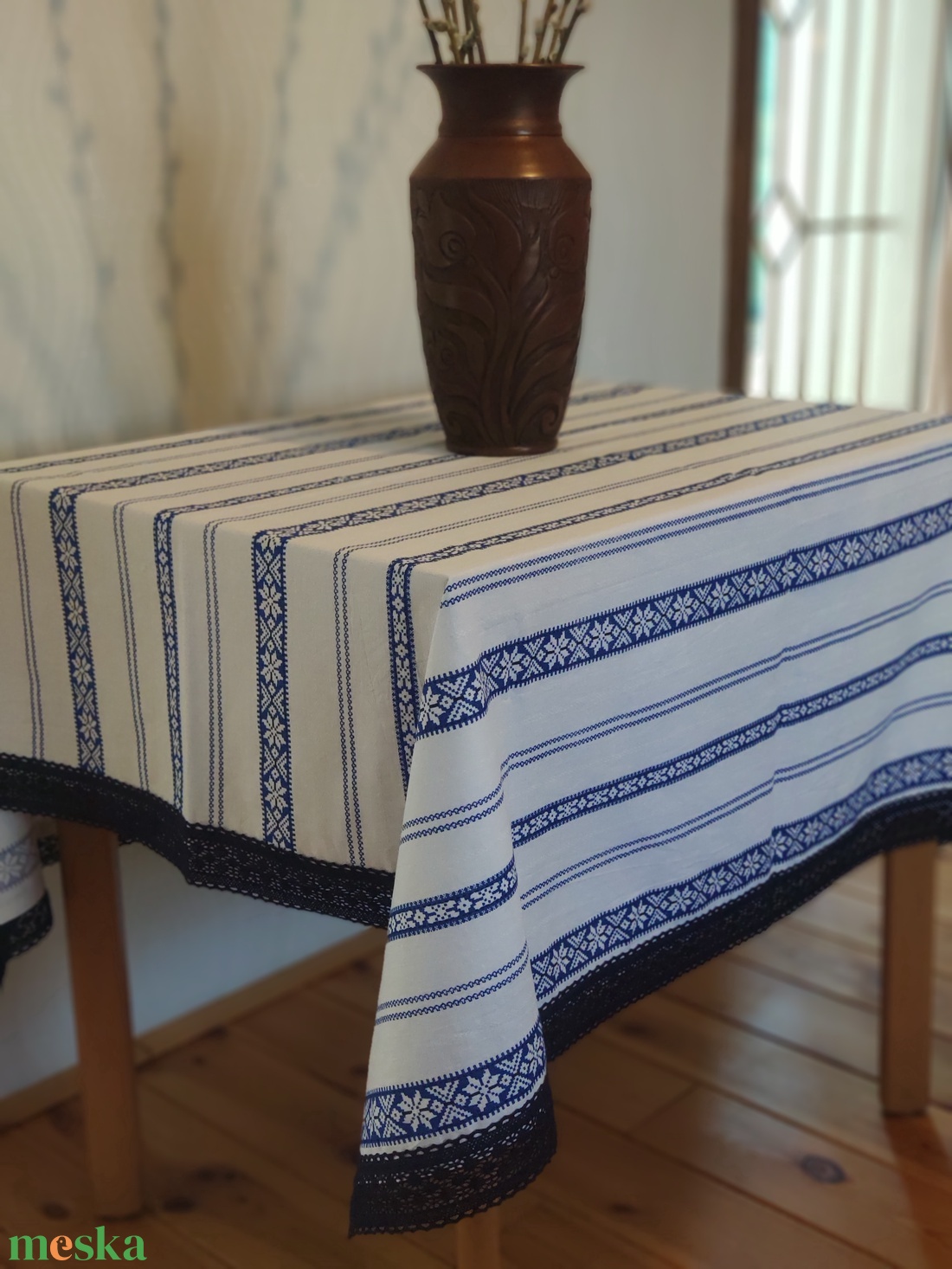 Népi mintás ünnepi terítő pamutcsipke szegéllyel - KÉK - otthon & életmód - lakástextil - abrosz, terítő - asztalfutó - Meska.hu