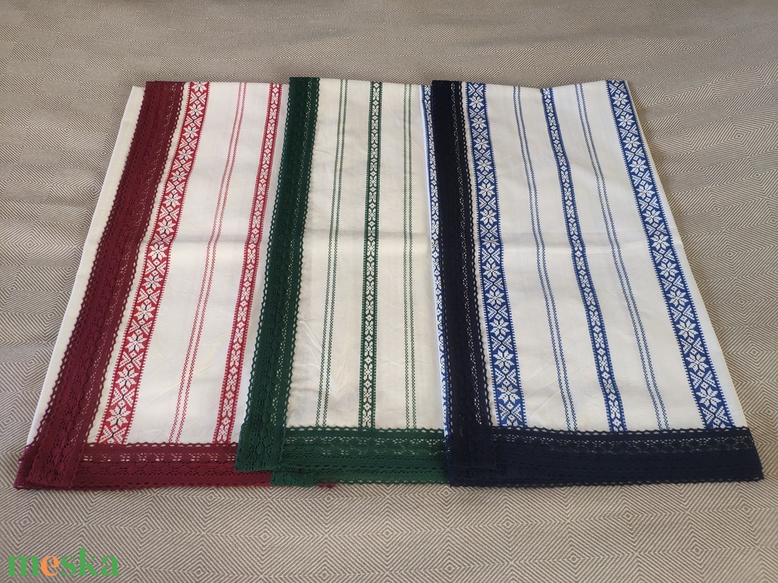 Népi mintás ünnepi terítő pamutcsipke szegéllyel - ZÖLD - otthon & életmód - lakástextil - abrosz, terítő - asztalfutó - Meska.hu